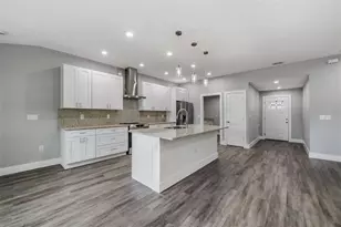 11734 Orange Ct, Dade City, FL 33525 - Photo 9