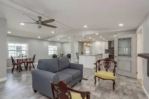 108 Dolphin Dr E, Oldsmar, FL 34677 - Photo 9