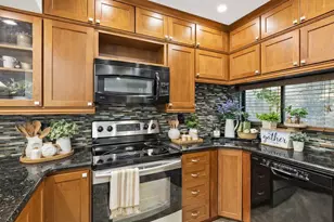 13629 Twin Lakes Ln, Tampa, FL 33618 - Photo 7