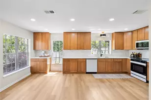 6906 Valrie Ln, Riverview, FL 33569 - Photo 5