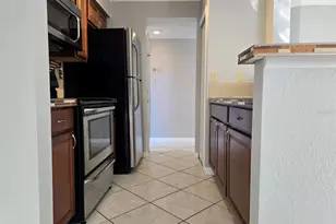 8630 Mallard Reserve Dr, Tampa, FL 33614 - Photo 5