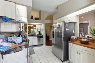 10482 St Tropez Pl, Tampa, FL 33615 - Photo 9