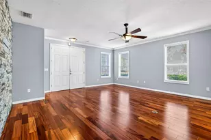12618 Weston Dr, Tampa, FL 33626 - Photo 5