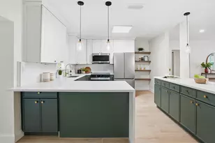 309 84th Ave NE, Saint Petersburg, FL 33702 - Photo 9