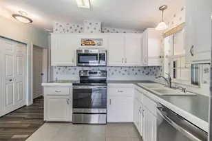 37443 Gill Ave, Zephyrhills, FL 33541 - Photo 13