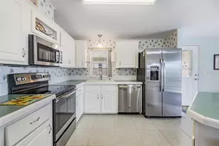 37443 Gill Ave, Zephyrhills, FL 33541 - Photo 9