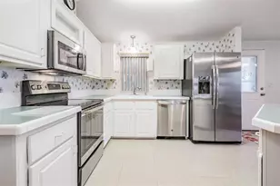 37443 Gill Ave, Zephyrhills, FL 33541 - Photo 17