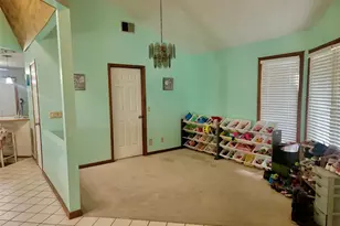 585 E Foresthill Pl, Hernando, FL 34442 - Photo 3