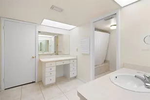 225 Country Club Dr, Largo, FL 33771 - Photo 17