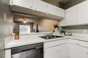 12440 Berkeley Square Dr, Tampa, FL 33626 - Photo 13