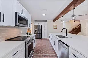 2901 Pelham Rd N, Saint Petersburg, FL 33710 - Photo 17