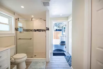 569 Bamboo Drive S, Saint Petersburg, FL 33707 - Photo 17