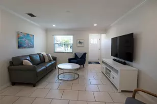 569 Bamboo Dr S, Saint Petersburg, FL 33707 - Photo 5