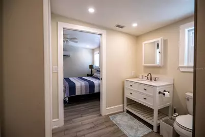 569 Bamboo Drive S, Saint Petersburg, FL 33707 - Photo 15