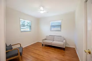 569 Bamboo Dr S, Saint Petersburg, FL 33707 - Photo 23