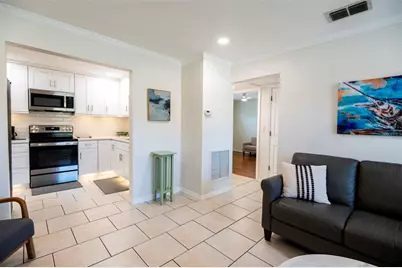 569 Bamboo Drive S, Saint Petersburg, FL 33707 - Photo 7