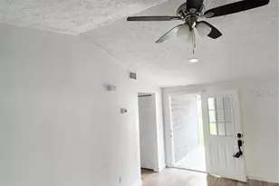 3244 Fox Lake Dr, Tampa, FL 33618 - Photo 7