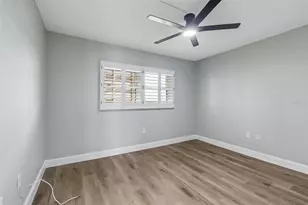 7050 Sunset Dr S, South Pasadena, FL 33707 - Photo 19