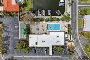 2320 Aquabluff Pl, Sarasota, FL 34231 - Photo 23