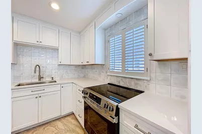 250 126th Avenue #110, Treasure Island, FL 33706 - Photo 9