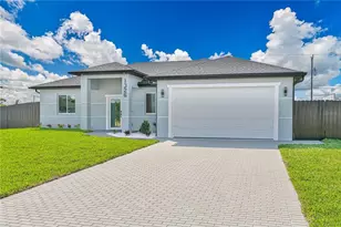 1326 NE 7th Pl, Cape Coral, FL 33909 - Photo 3