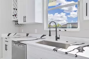 1326 NE 7th Pl, Cape Coral, FL 33909 - Photo 11