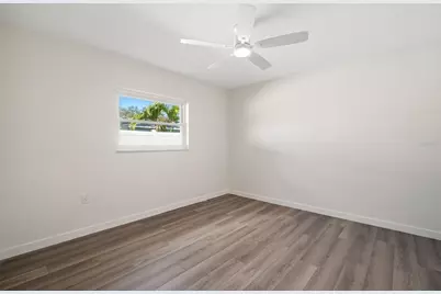 662 Villagrande Avenue S, Saint Petersburg, FL 33707 - Photo 7