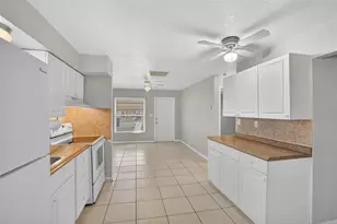 685 71st Ave N, Saint Petersburg, FL 33702 - Photo 9