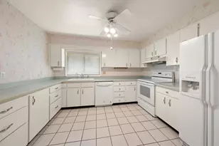 100 Bluff View Dr, Belleair Bluffs, FL 33770 - Photo 7