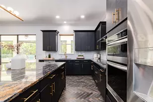 1064 Sylvia Ln, Tampa, FL 33613 - Photo 5