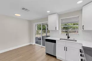 4652 Kennedy Dr, New Port Richey, FL 34652 - Photo 9