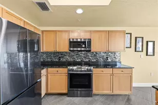 10851 Mangrove Cay Ln NE, Saint Petersburg, FL 33716 - Photo 9