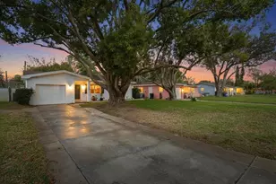 5897 5th St S, Saint Petersburg, FL 33705 - Photo 3