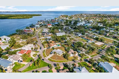 1722 Bayou Grande Boulevard NE, Saint Petersburg, FL 33703 - Photo 11