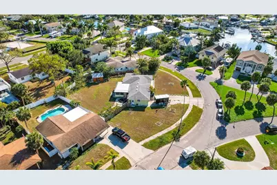 1722 Bayou Grande Boulevard NE, Saint Petersburg, FL 33703 - Photo 17
