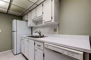 4890 Bay St NE, Saint Petersburg, FL 33703 - Photo 9