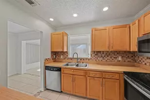 401 Finchley Ct, Sun City Center, FL 33573 - Photo 15
