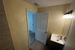 3704 Meadowbreeze Dr, Tampa, FL 33619 - Photo 15
