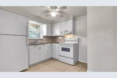 5526 59th Way N #1, Saint Petersburg, FL 33709 - Photo 7