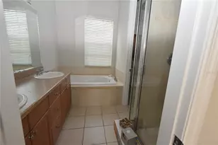 1007 Edison Park Ct, Tampa, FL 33606 - Photo 9