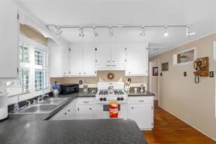 427 5th St N, Safety Harbor, FL 34695 - Photo 9