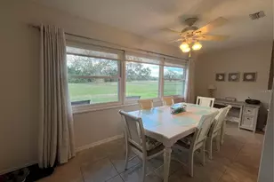 1907 Canterbury Ln, Sun City Center, FL 33573 - Photo 9