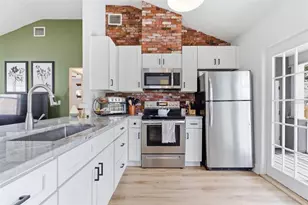 110 W Cayuga St, Tampa, FL 33603 - Photo 11