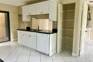 9217 NW 49th Pl, Sunrise, FL 33351 - Photo 9