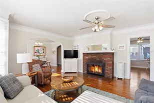 210 15th Ave N, Saint Petersburg, FL 33704 - Photo 9