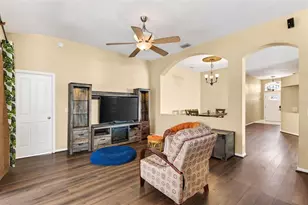 29454 Crossland Dr, Wesley Chapel, FL 33543 - Photo 5