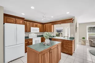 3132 Brunswick Cir, Palm Harbor, FL 34684 - Photo 9