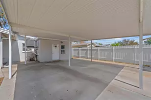 842 90th Ave N, Saint Petersburg, FL 33702 - Photo 17
