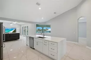 11850 7th St E, Treasure Island, FL 33706 - Photo 25