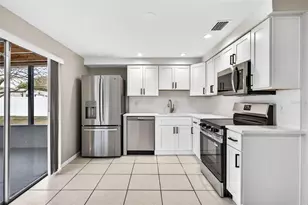 2206 Selkirk St, Valrico, FL 33594 - Photo 9